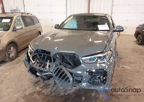 2022 BMW X6 xDrive40I z USA, uszkodzony, nr VIN 5UXCY6C07N9M83976